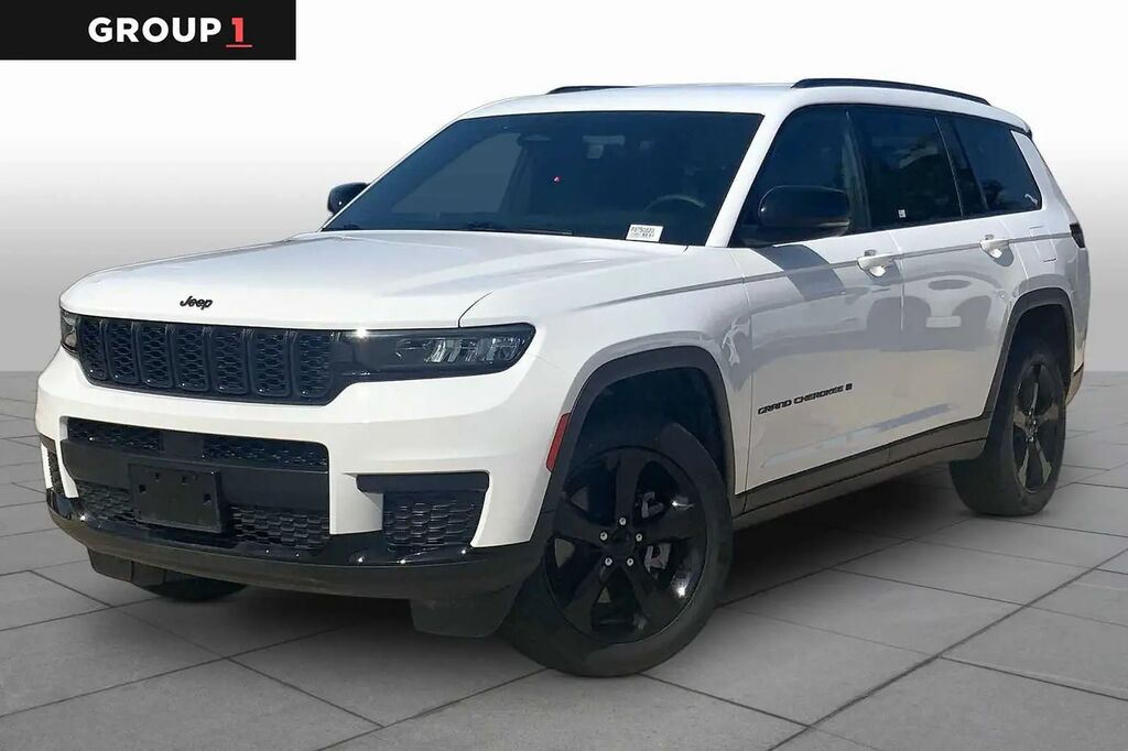 2023 Jeep Grand Cherokee L Laredo — photo 1 of 13