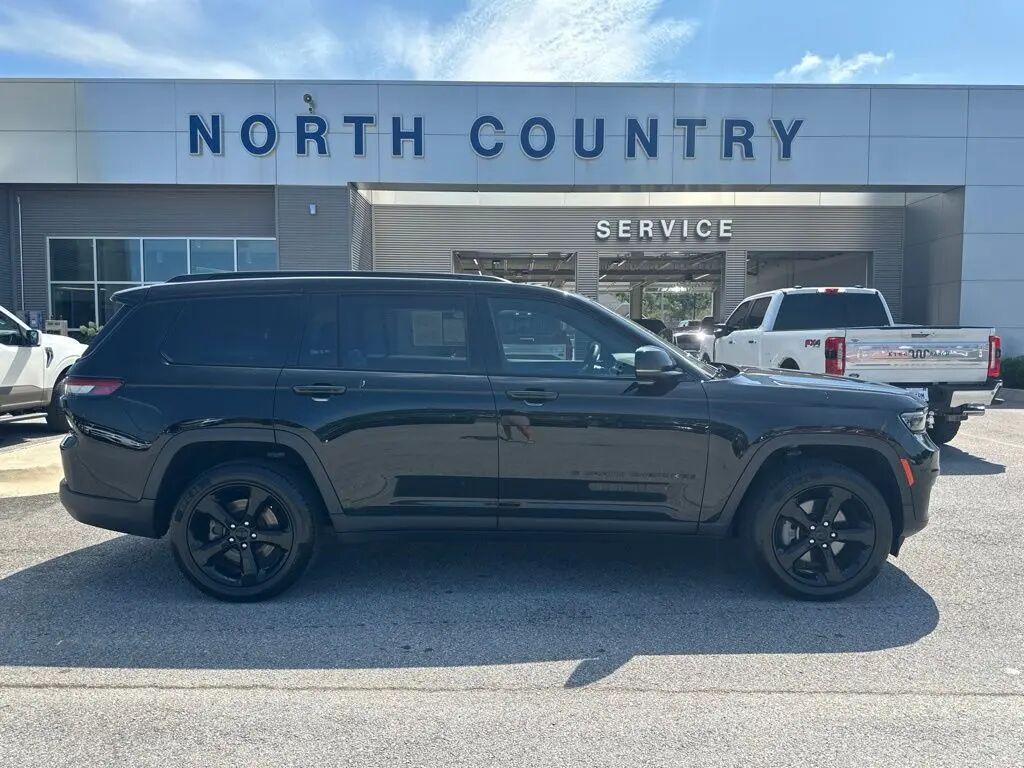 2023 Jeep Grand Cherokee L Laredo — photo 1 of 73