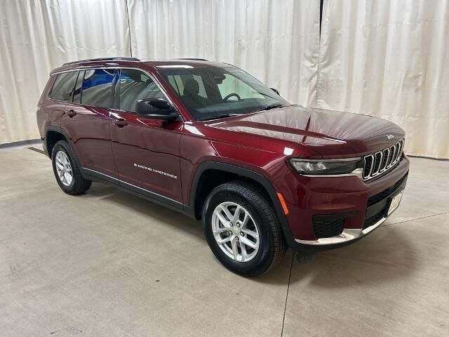 2025 Jeep Grand Cherokee L Laredo — photo 1 of 13