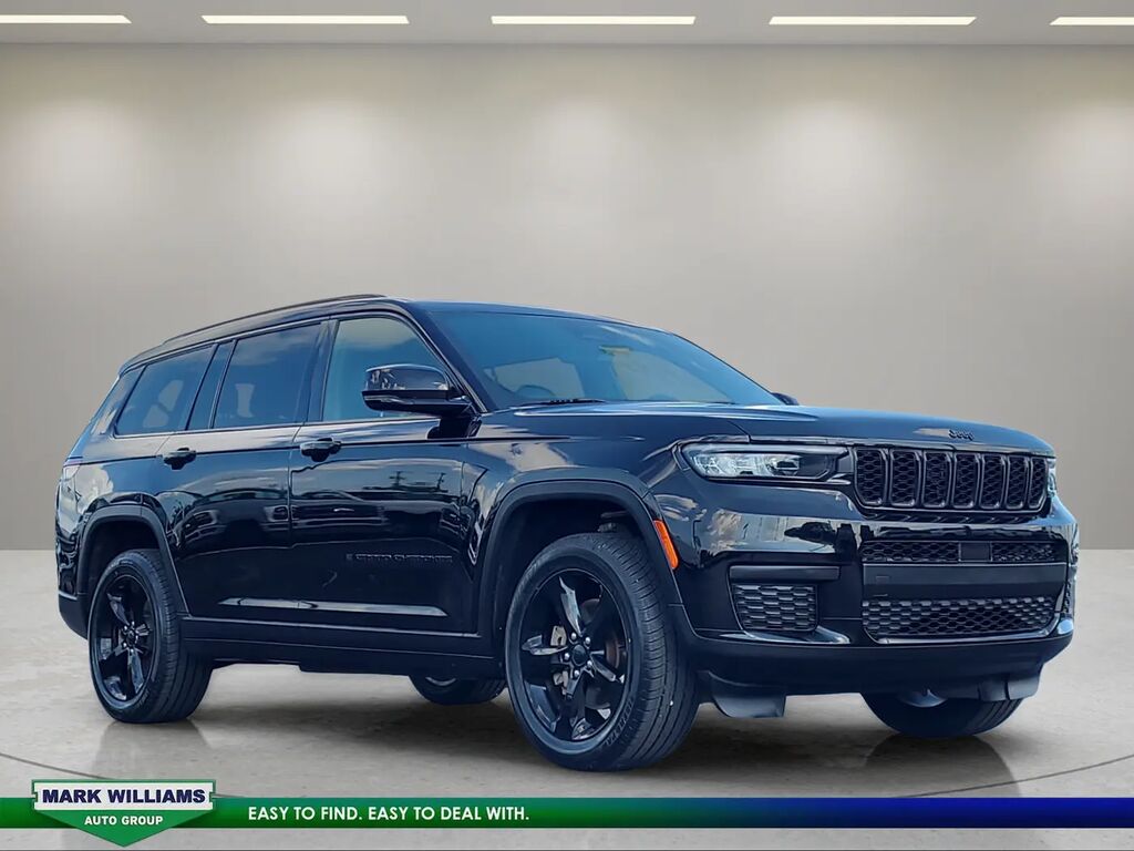 2023 Jeep Grand Cherokee L Laredo — photo 1 of 19