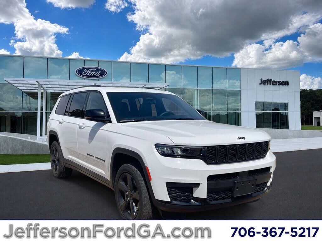2023 Jeep Grand Cherokee L Laredo — photo 1 of 3