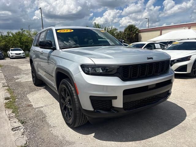 2024 Jeep Grand Cherokee L Altitude — photo 1 of 13