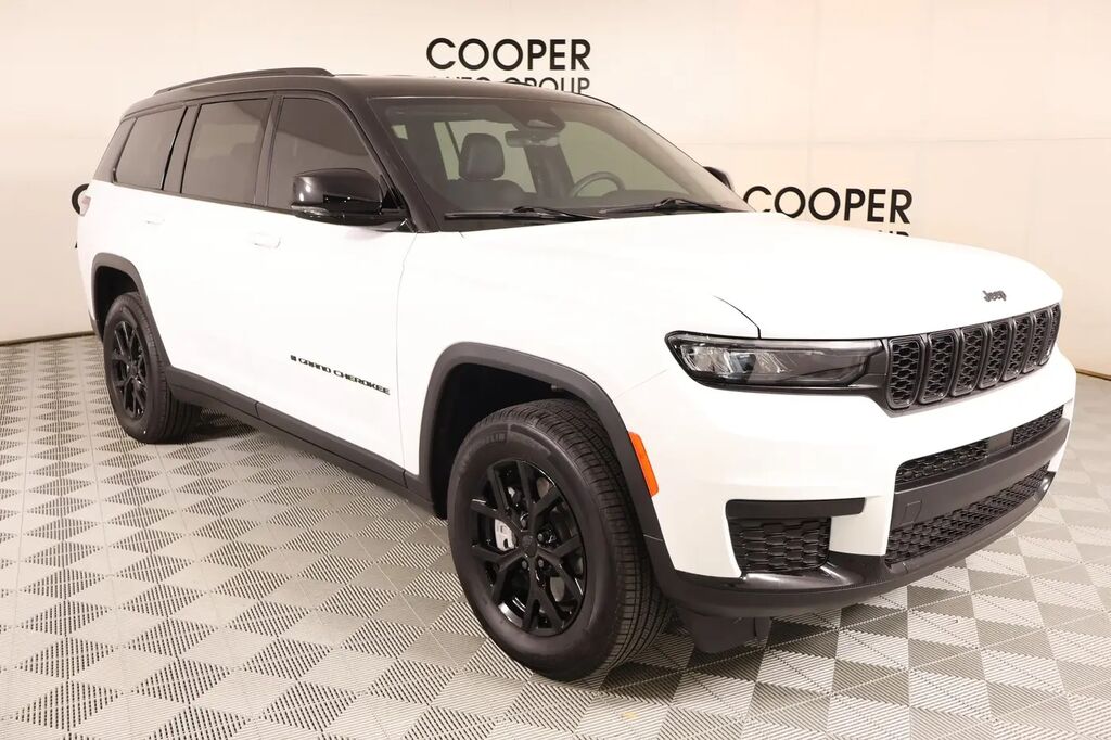 2025 Jeep Grand Cherokee L Laredo — photo 1 of 18
