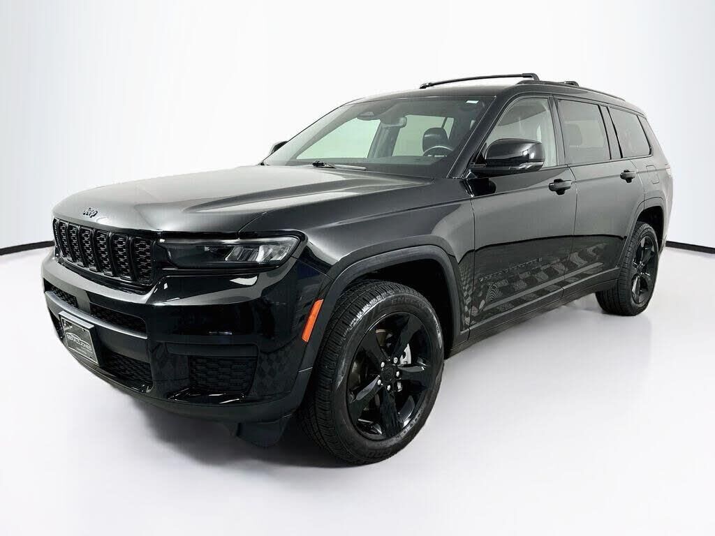 2022 Jeep Grand Cherokee L Laredo — photo 1 of 1