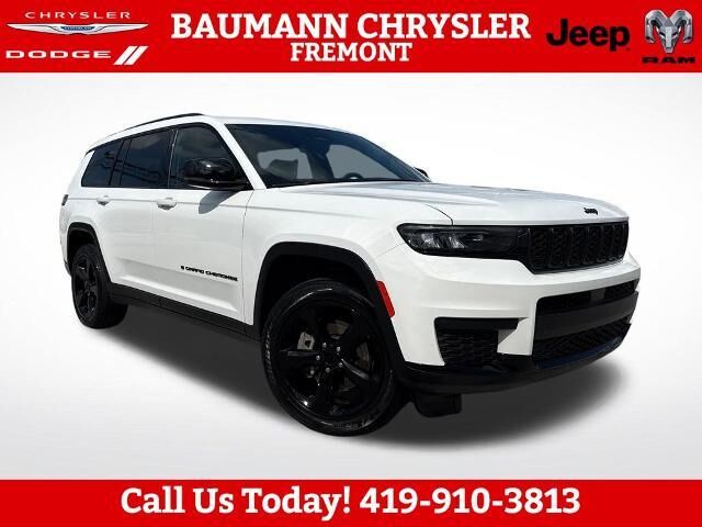 2023 Jeep Grand Cherokee L Laredo — photo 1 of 13