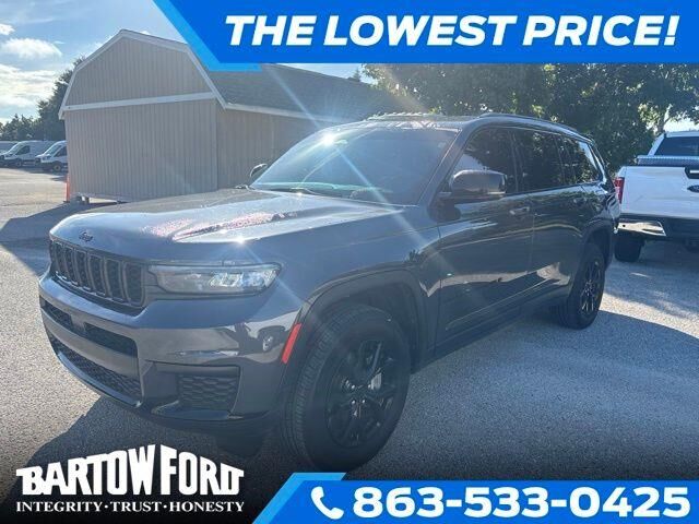 2024 Jeep Grand Cherokee L Laredo — photo 1 of 12