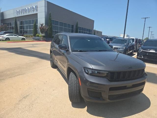 2021 Jeep Grand Cherokee L Laredo — photo 1 of 46