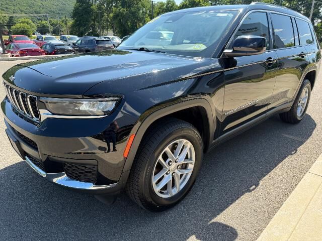 2022 Jeep Grand Cherokee L Laredo — photo 1 of 13