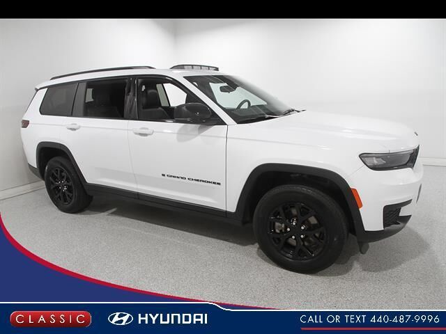 2024 Jeep Grand Cherokee L Altitude — photo 1 of 13