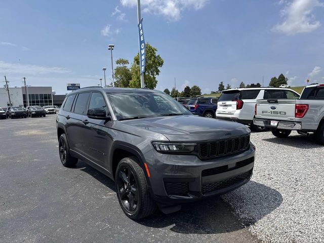 2023 Jeep Grand Cherokee L Laredo — photo 1 of 26
