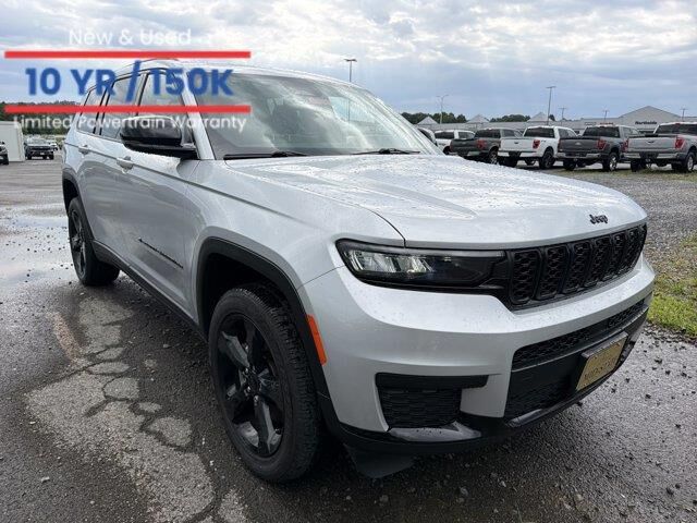 2025 Jeep Grand Cherokee L Laredo — photo 1 of 13