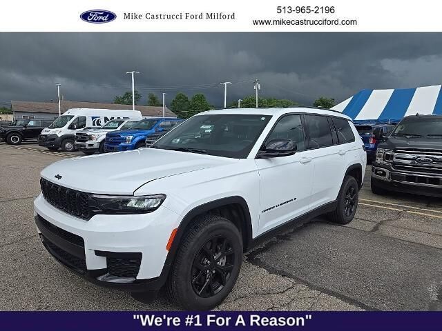 2025 Jeep Grand Cherokee L Laredo — photo 1 of 26