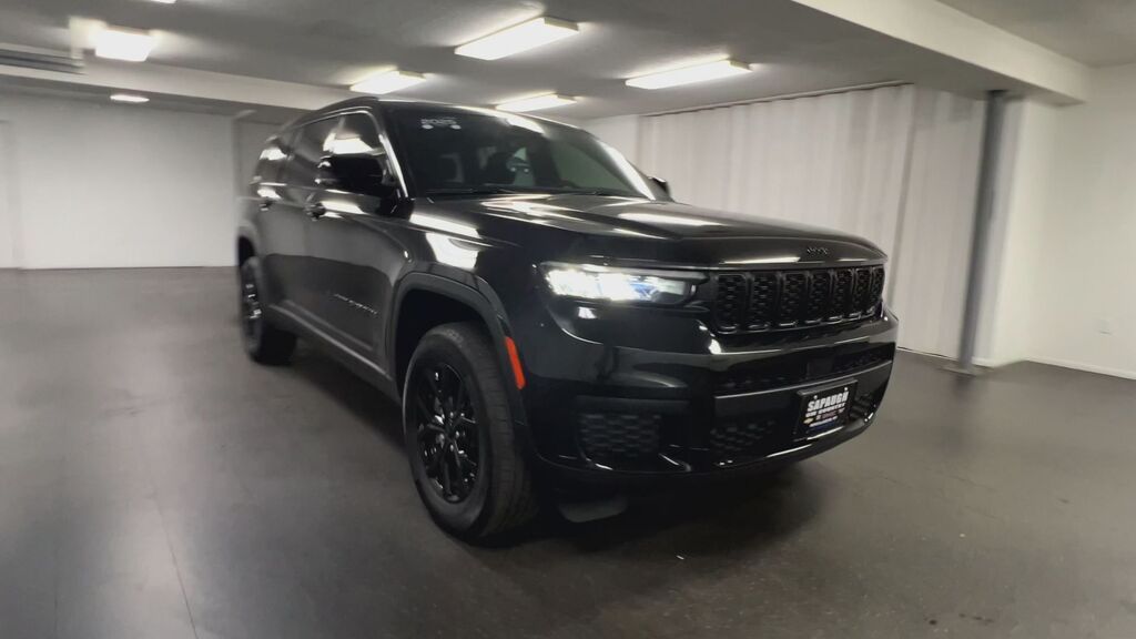 2025 Jeep Grand Cherokee L Altitude X 4x4 — photo 1 of 7