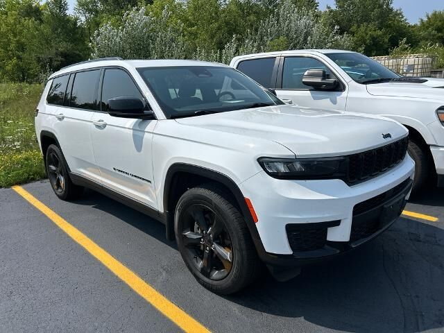 2021 Jeep Grand Cherokee L Laredo — photo 1 of 9