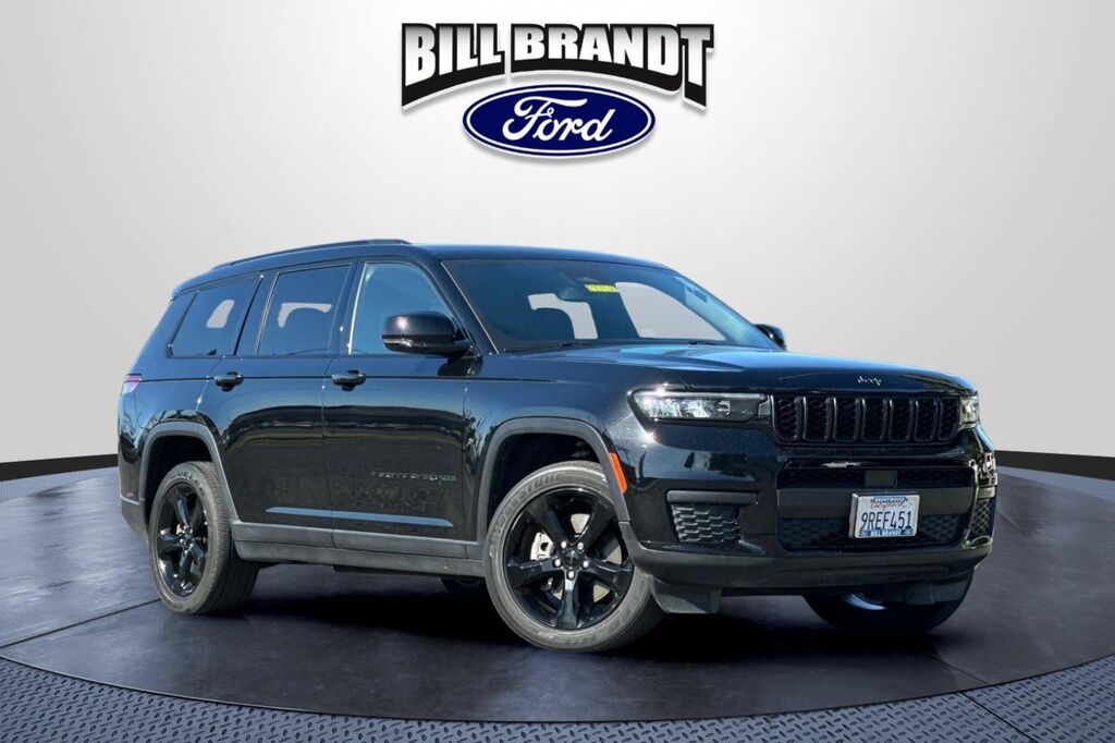 2023 Jeep Grand Cherokee L Laredo — photo 1 of 13