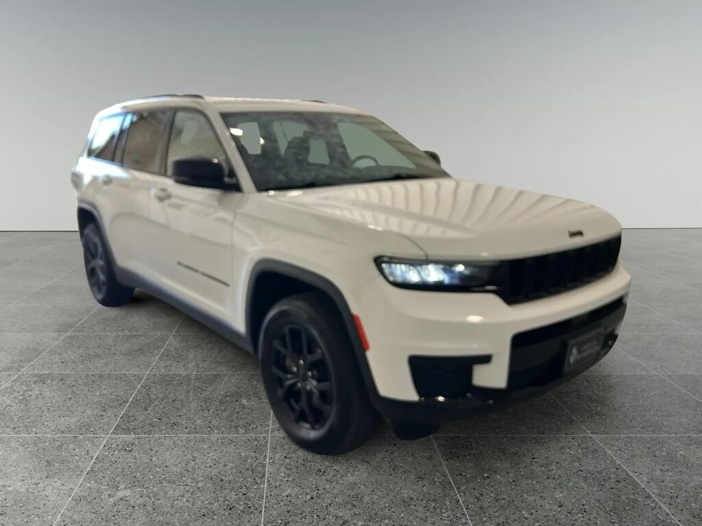 2024 Jeep Grand Cherokee L Laredo — photo 1 of 13