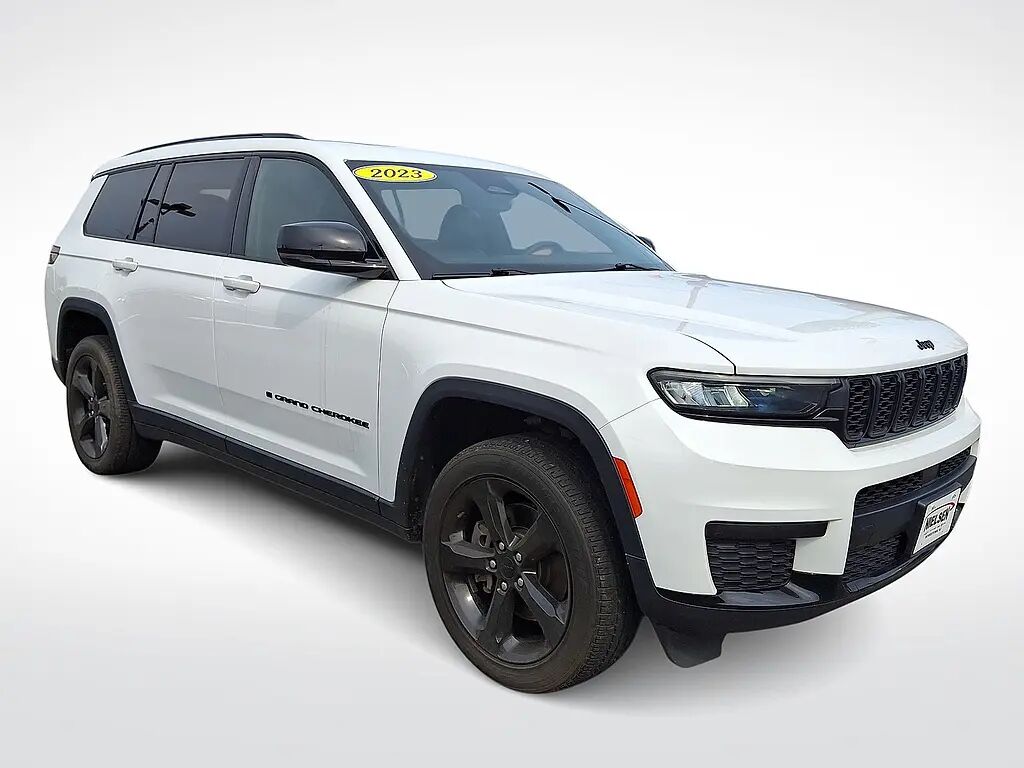 2023 Jeep Grand Cherokee L Laredo — photo 1 of 26