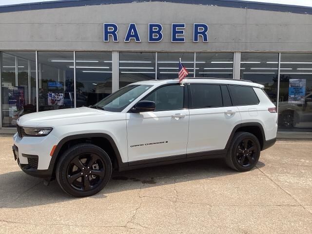 2023 Jeep Grand Cherokee L Laredo — photo 1 of 13