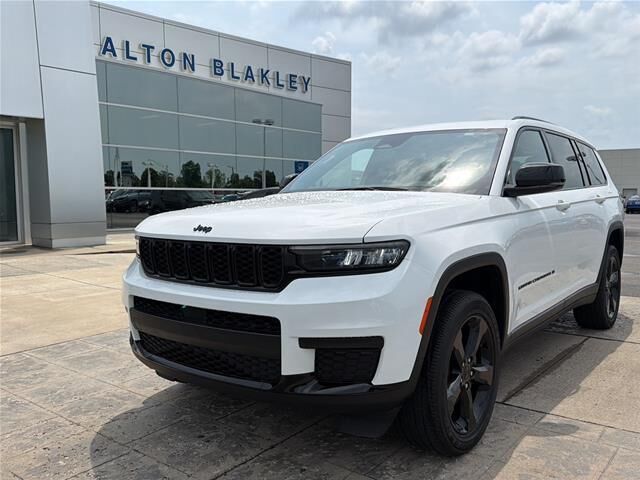 2023 Jeep Grand Cherokee L Laredo — photo 1 of 26