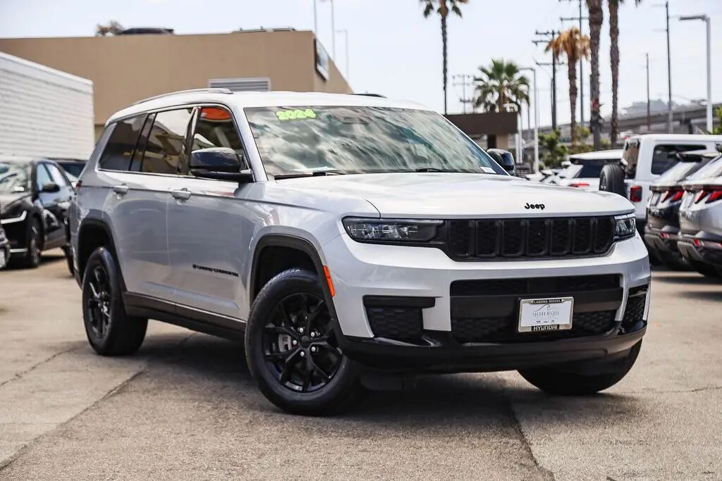 2024 Jeep Grand Cherokee L Altitude — photo 1 of 13