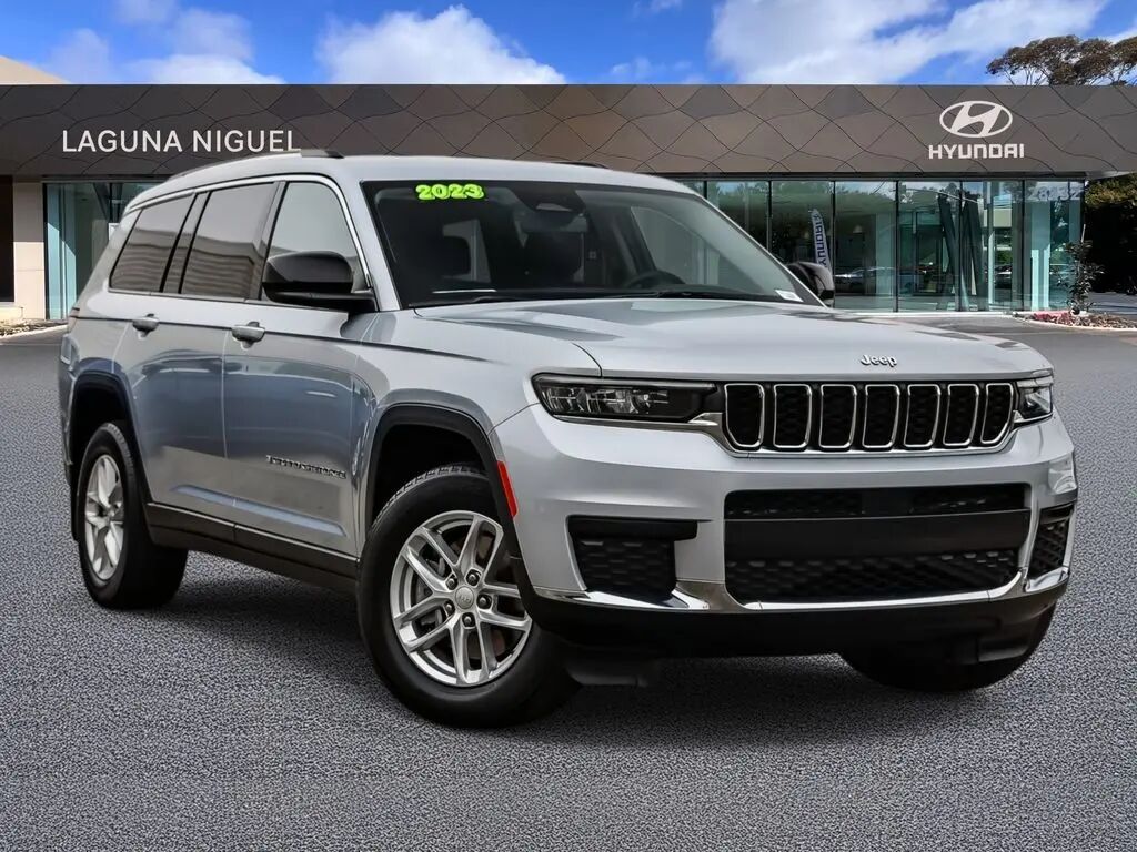 2023 Jeep Grand Cherokee L Laredo — photo 1 of 13