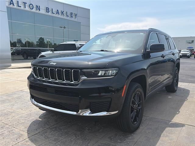 2023 Jeep Grand Cherokee L Laredo — photo 1 of 27