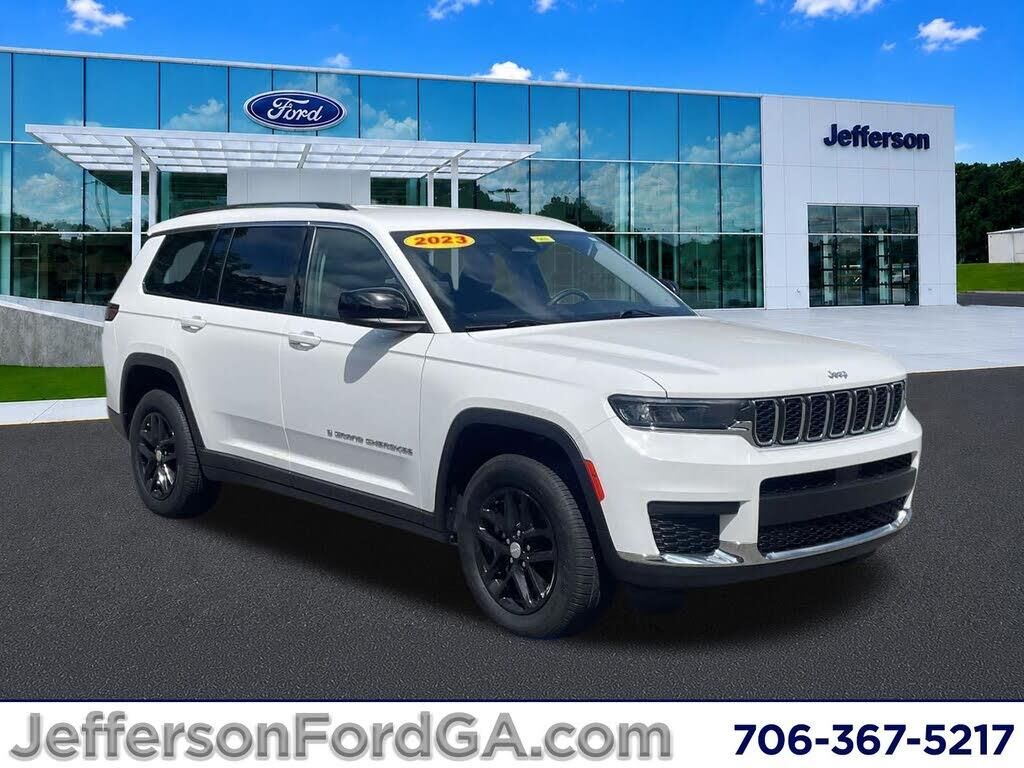 2023 Jeep Grand Cherokee L Laredo — photo 1 of 1