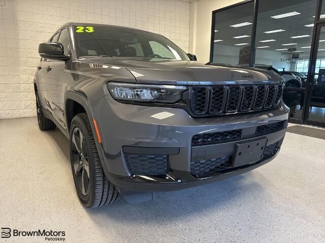 2023 Jeep Grand Cherokee L Laredo — photo 1 of 13