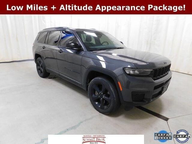 2022 Jeep Grand Cherokee L Laredo — photo 1 of 13