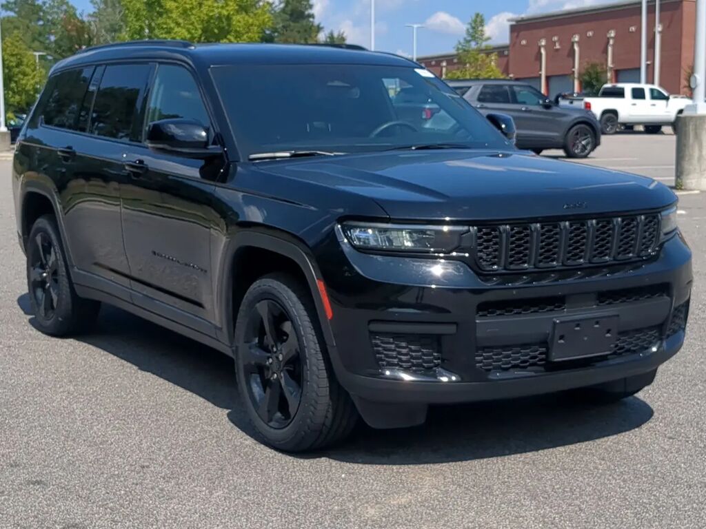 2023 Jeep Grand Cherokee L Laredo — photo 1 of 13