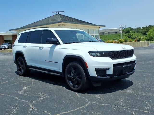 2022 Jeep Grand Cherokee L Limited — photo 1 of 13