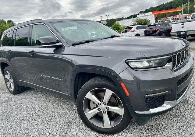 2021 Jeep Grand Cherokee L Limited — photo 1 of 13