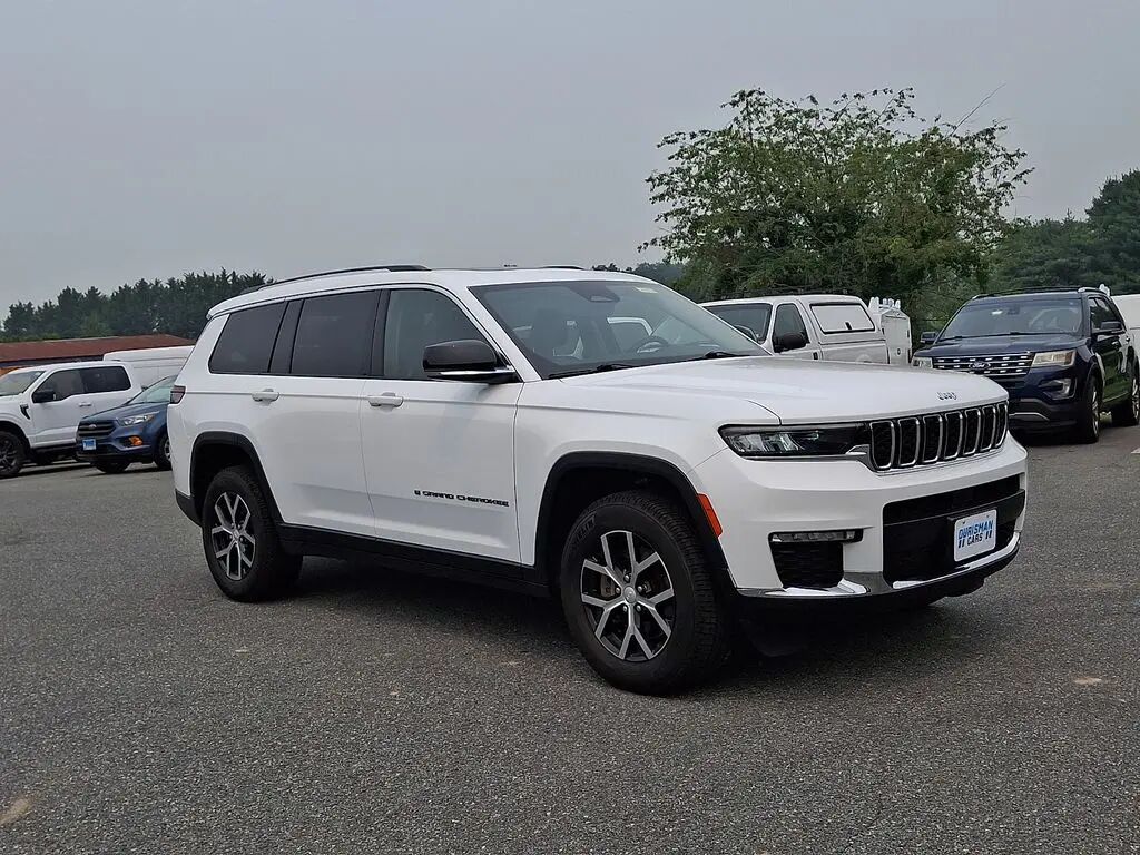 2023 Jeep Grand Cherokee L Limited — photo 1 of 14