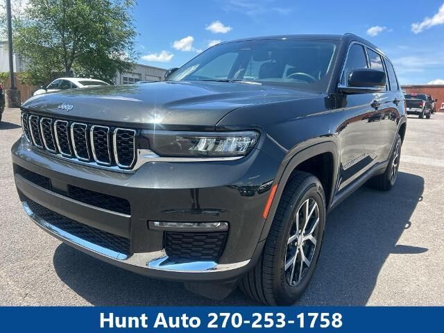 2023 Jeep Grand Cherokee L Limited — photo 1 of 13