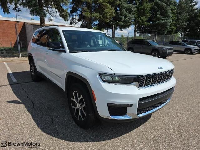 2023 Jeep Grand Cherokee L Limited — photo 1 of 10