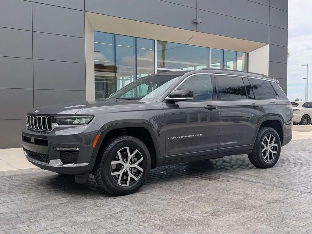 2024 Jeep Grand Cherokee L Limited — photo 1 of 13