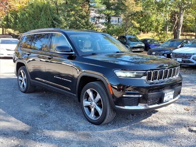 2021 Jeep Grand Cherokee L Limited — photo 1 of 12