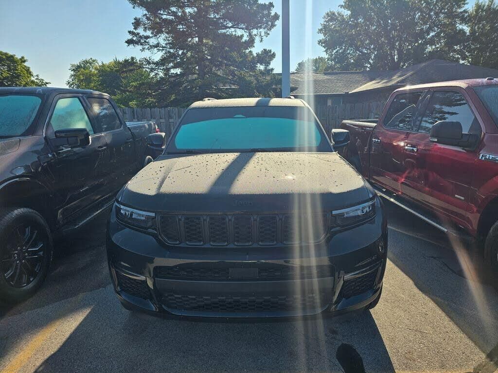 2024 Jeep Grand Cherokee L Limited — photo 1 of 1