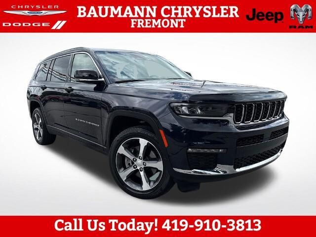 2023 Jeep Grand Cherokee L Limited — photo 1 of 13