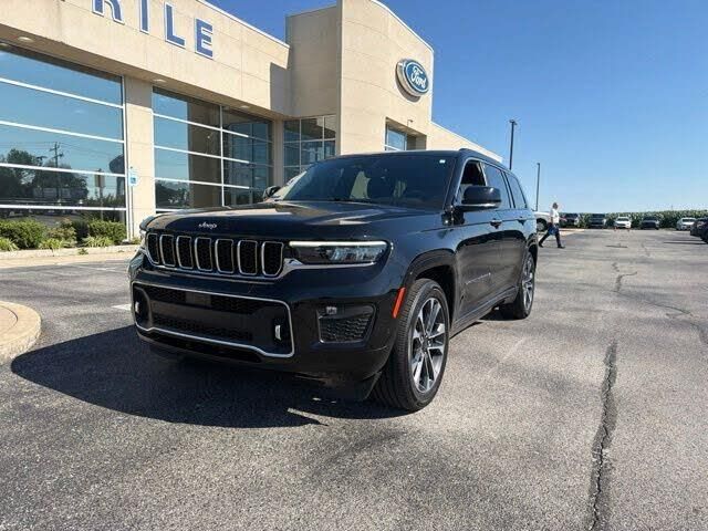 2023 Jeep Grand Cherokee L Overland — photo 1 of 1