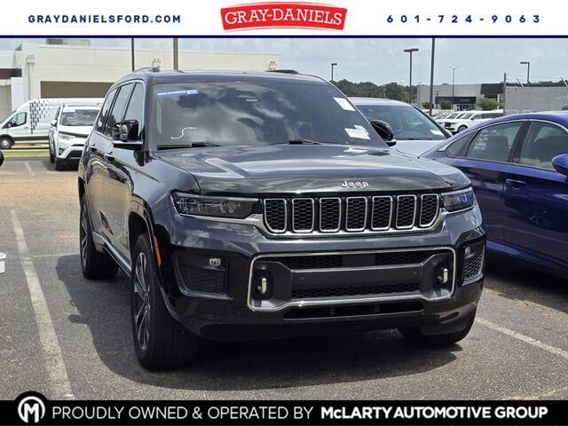 2021 Jeep Grand Cherokee L Overland — photo 1 of 26