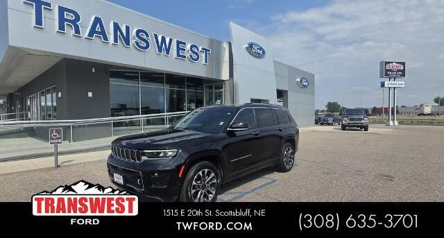 2023 Jeep Grand Cherokee L Overland — photo 1 of 26