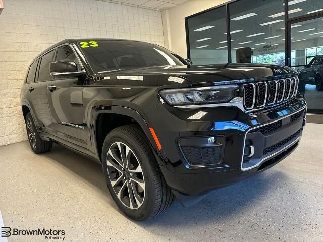 2023 Jeep Grand Cherokee L Overland — photo 1 of 13