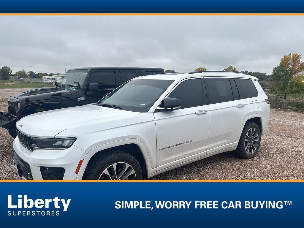 2022 Jeep Grand Cherokee L Overland — photo 1 of 1