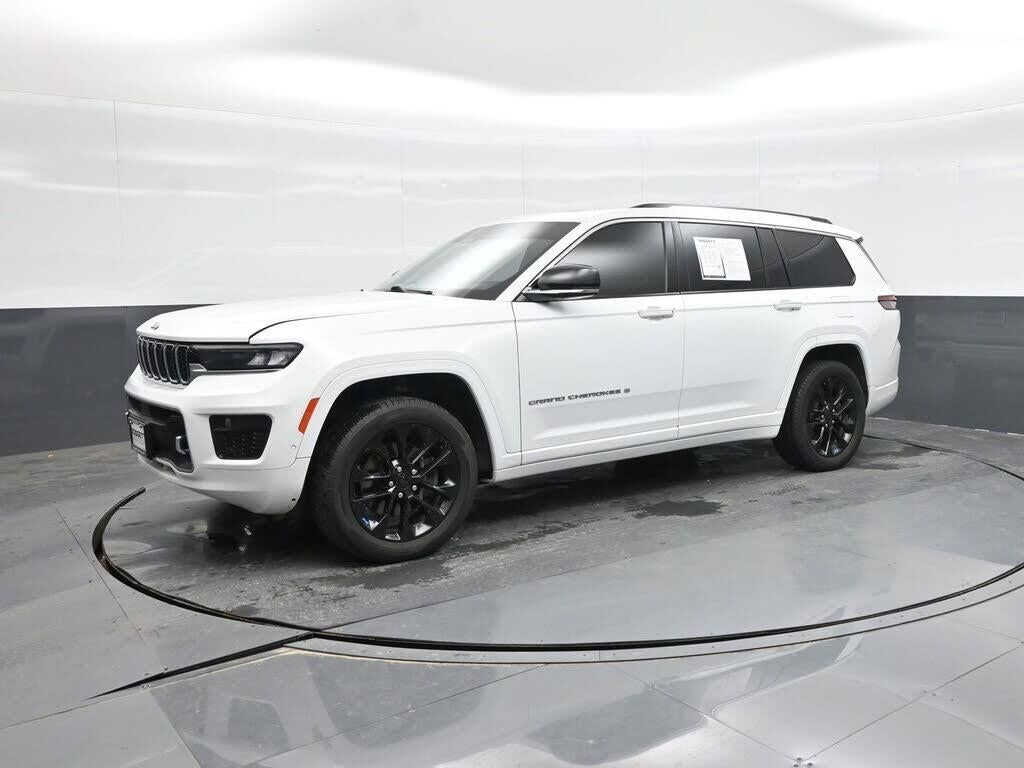 2023 Jeep Grand Cherokee L Overland — photo 1 of 1