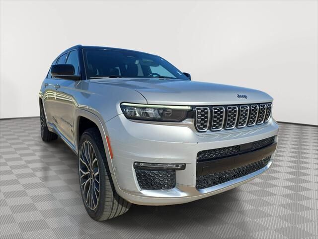 2021 Jeep Grand Cherokee L Summit — photo 1 of 13