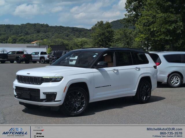 2023 Jeep Grand Cherokee L Summit — photo 1 of 13