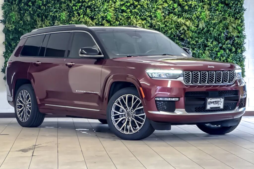 2021 Jeep Grand Cherokee L Summit — photo 1 of 12