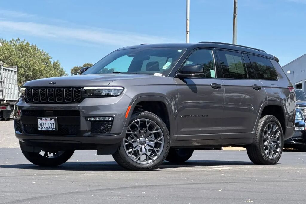 2023 Jeep Grand Cherokee L Summit — photo 1 of 15