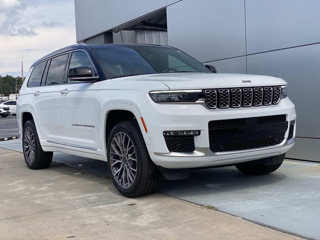 2023 Jeep Grand Cherokee L Summit — photo 1 of 1